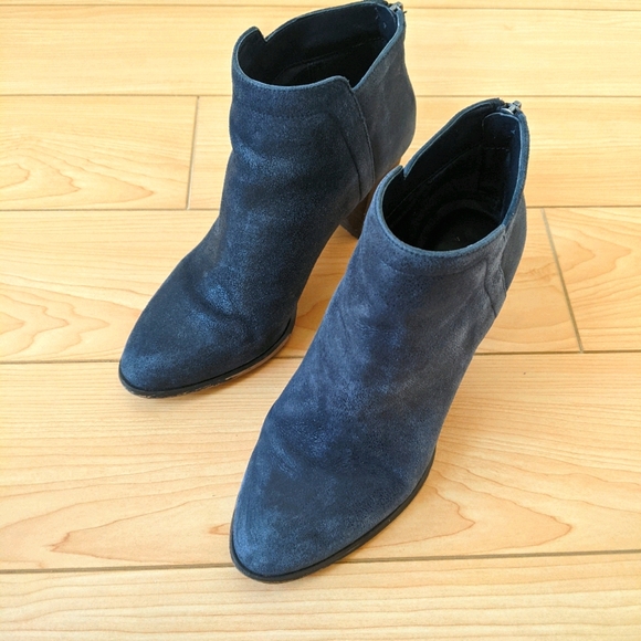Lord + Taylor 424 Fifth blue suede booties - Picture 2 of 5